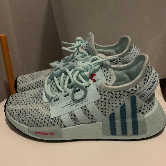 I’m from Louisiana I got the shoes from the Louisiana mall - Picture 3 of 4